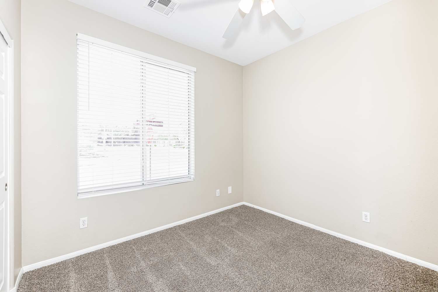 646 Pinetop Lake St, Henderson photo 13