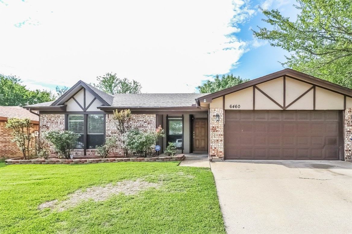 Front of 6460 High Lawn Ter, Watauga, TX