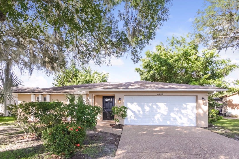 Front of 6481 Kahana Way, Sarasota, FL