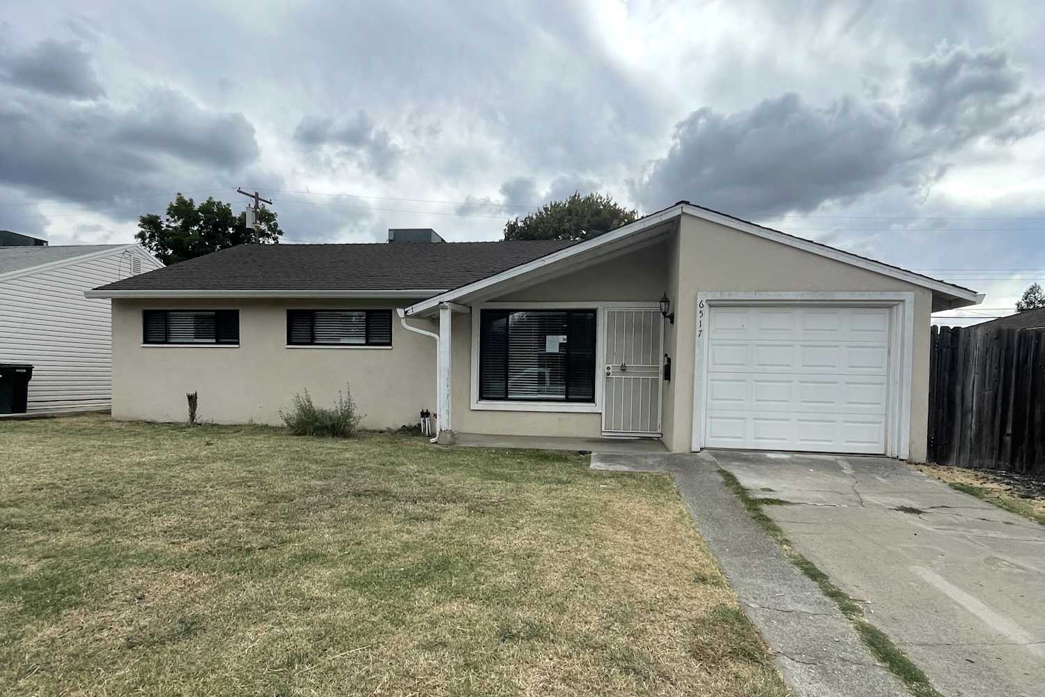 Front of 6517 Larry Way, North Highlands, CA