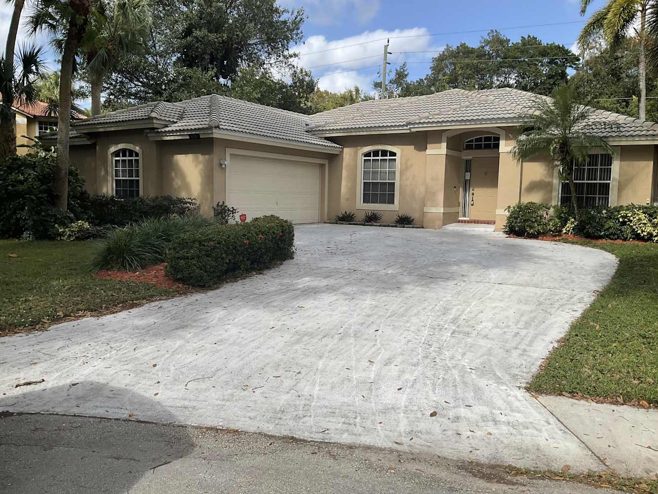 Front of 6525 NW 54th Ct, Lauderhill, FL