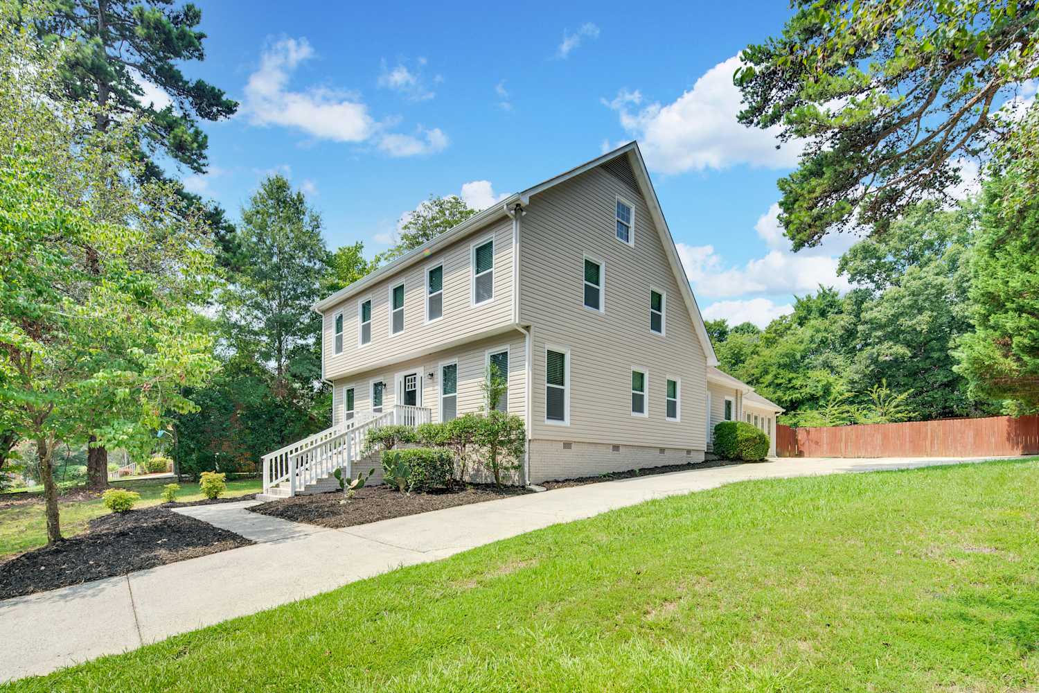 6541 Dougherty Dr, Charlotte photo 1
