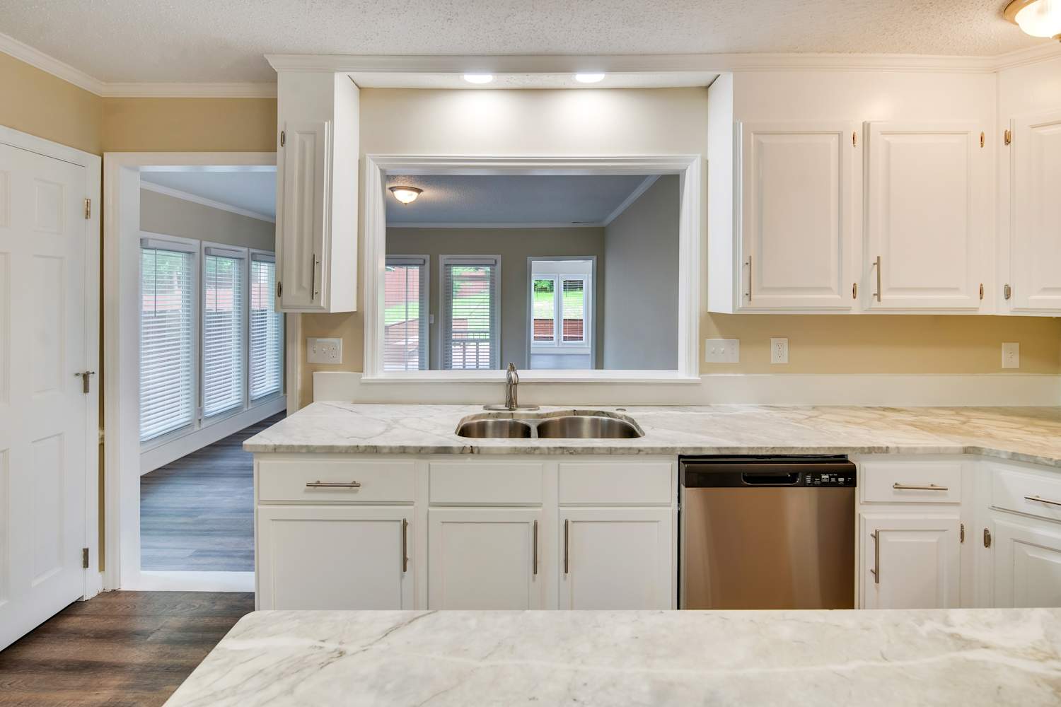 6541 Dougherty Dr, Charlotte photo 7