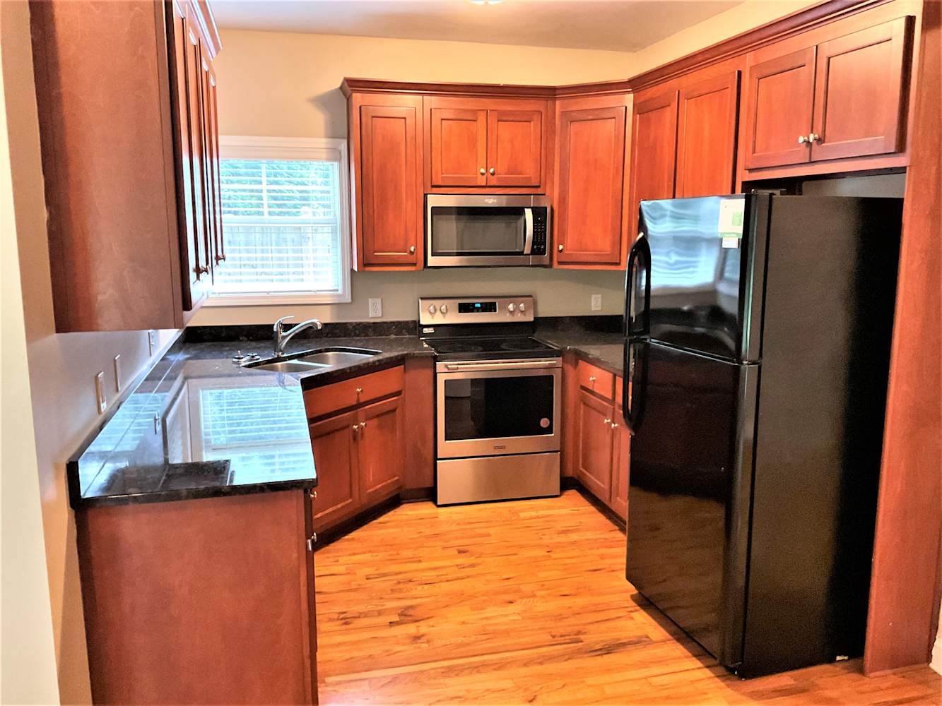 658 Royal Crest Ct, Canton photo 7