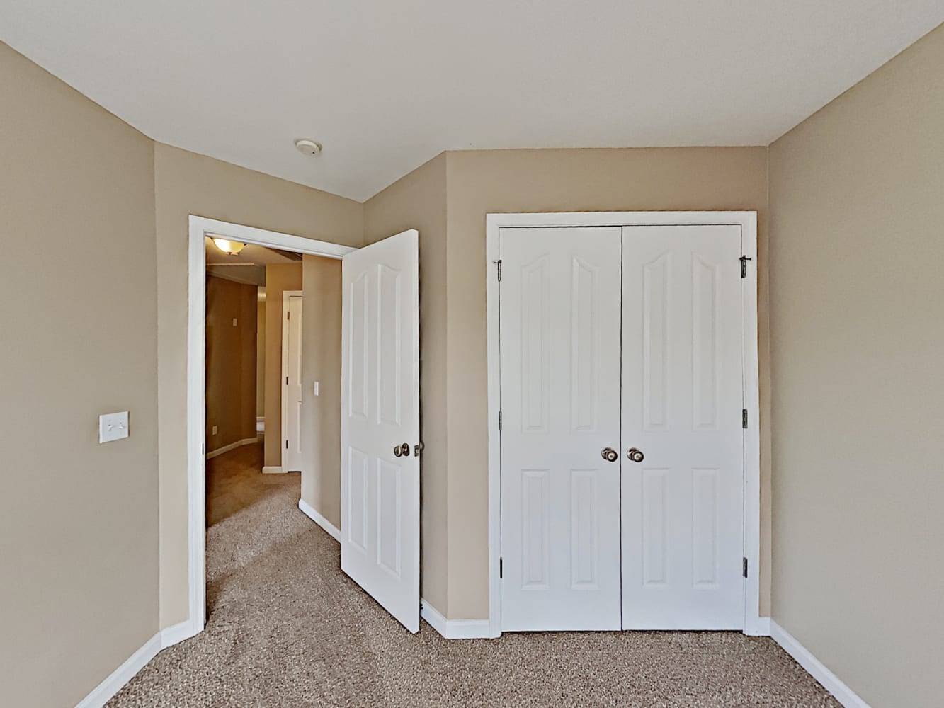 658 Royal Crest Ct, Canton photo 8