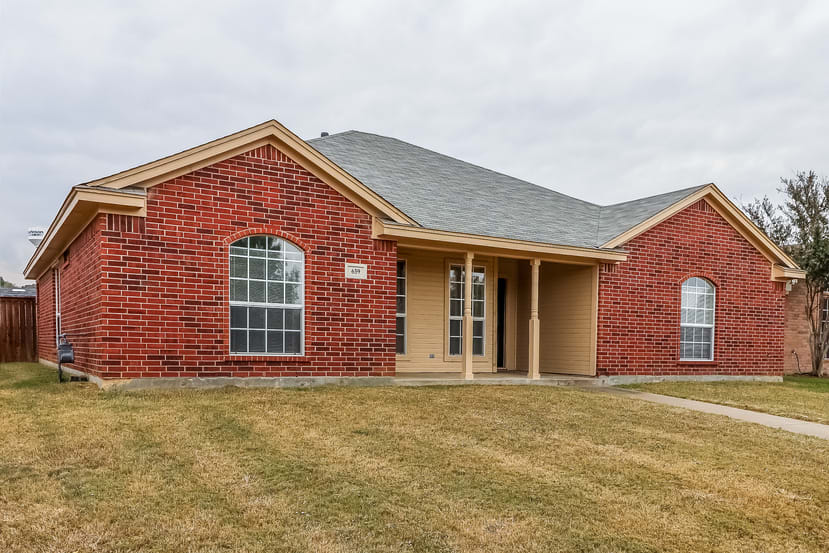 Front of 659 NW Summercrest Blvd, Burleson, TX