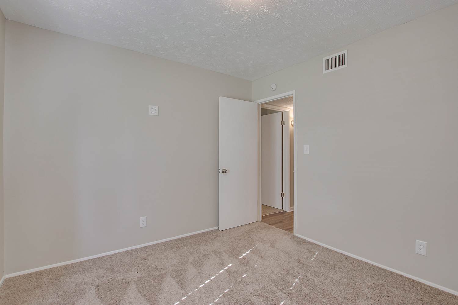 6595 Bellburn Rd, College Park photo 9