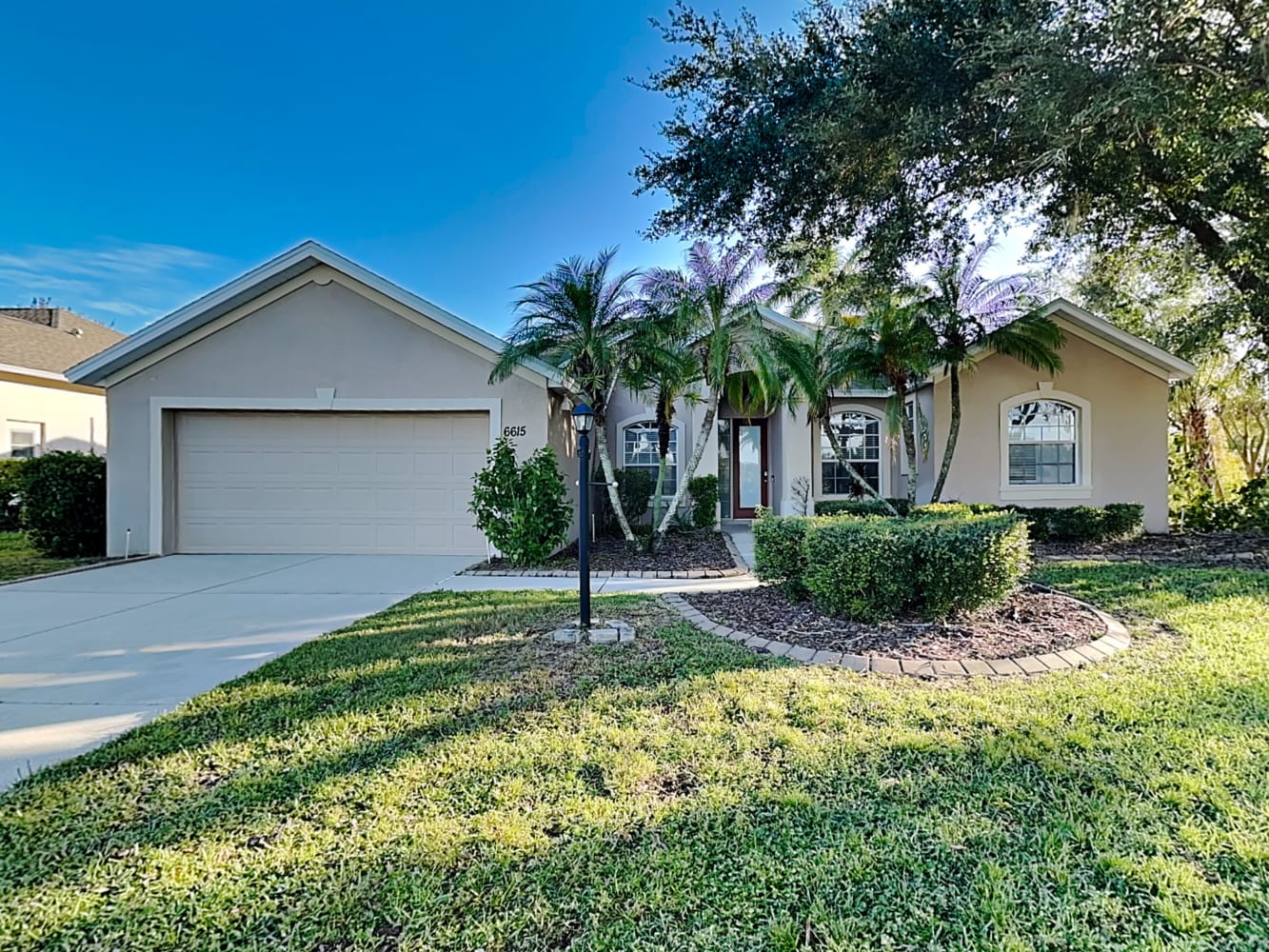 Front of 6615 Summer Blossom Ln, Lakewood Ranch, FL