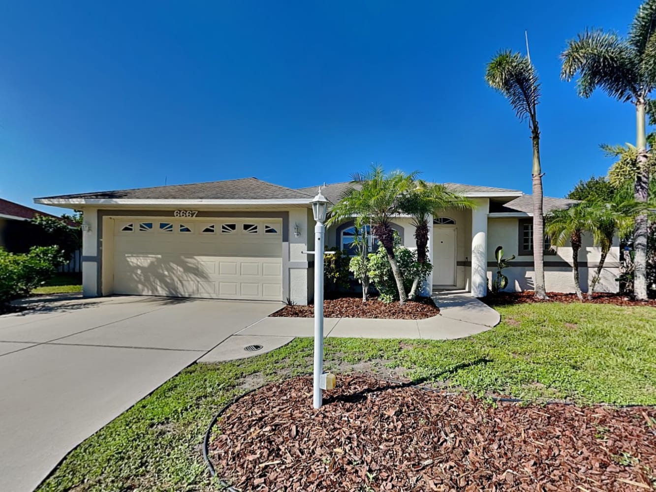 Front of 6667 68th St E, Bradenton, FL