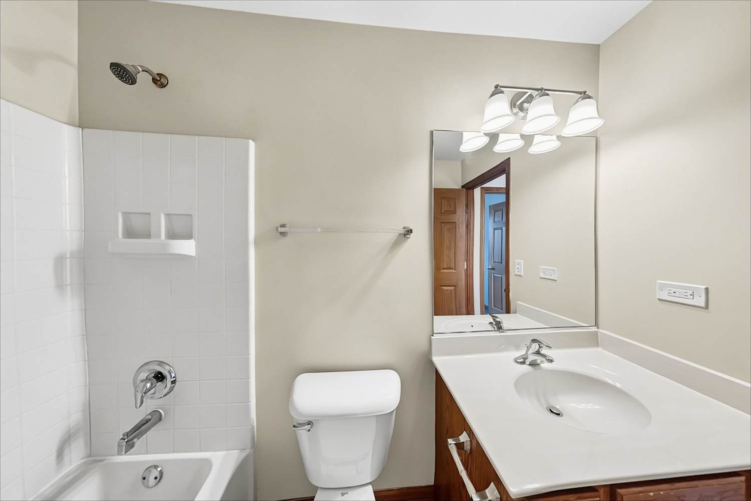 667 Four Seasons Blvd, Aurora photo 4