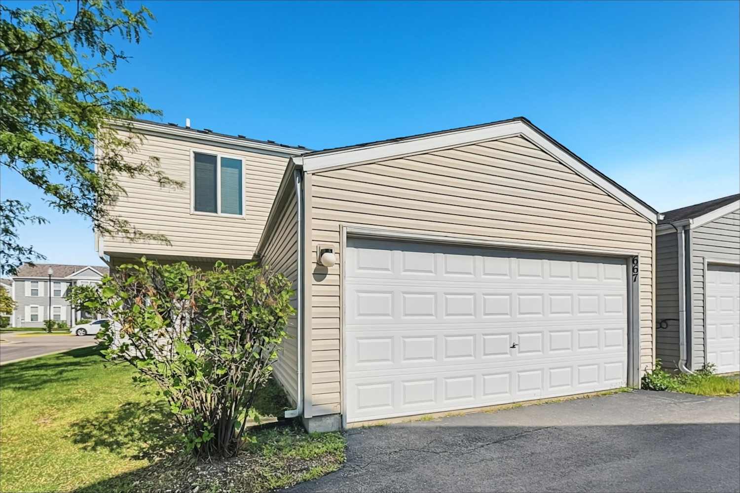 667 Four Seasons Blvd, Aurora photo 6