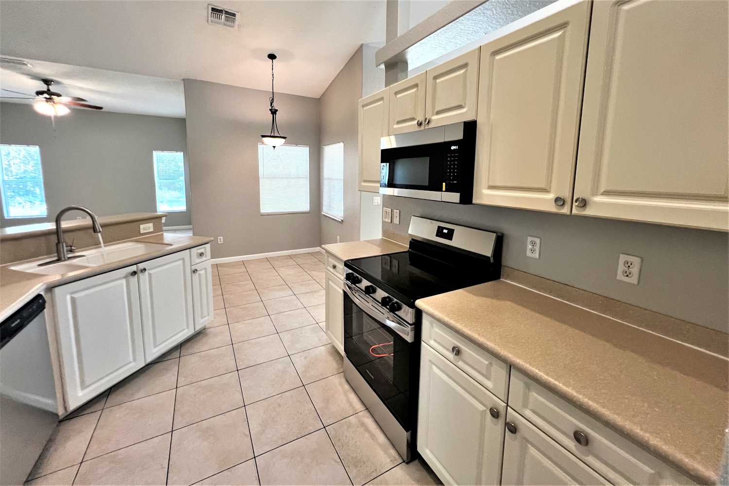 668 SE Damask Ave, Port Saint Lucie photo 9