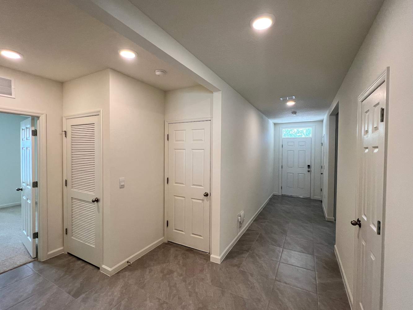 669 NW Prima Vista Blvd, Port Saint Lucie photo 2