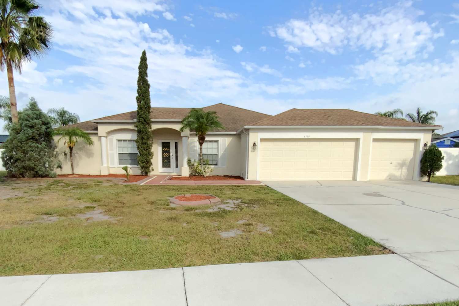 Front of 6705 Clair Shore Dr, Apollo Beach, FL
