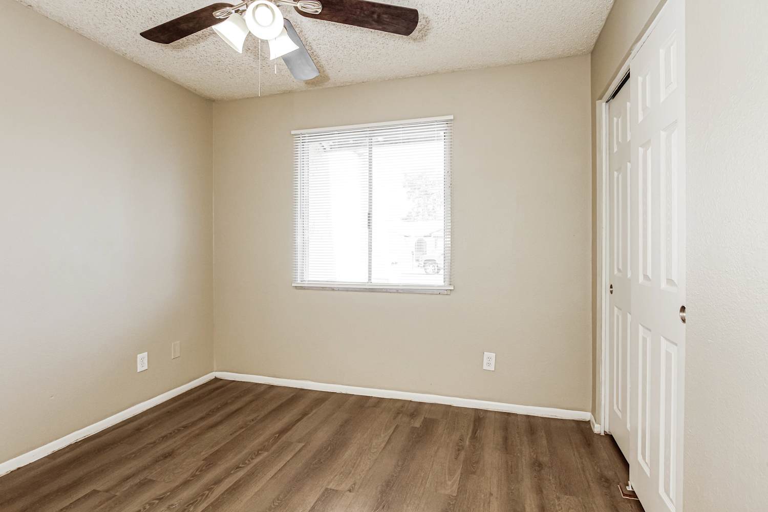 6731 W Denton Ln, Glendale photo 11