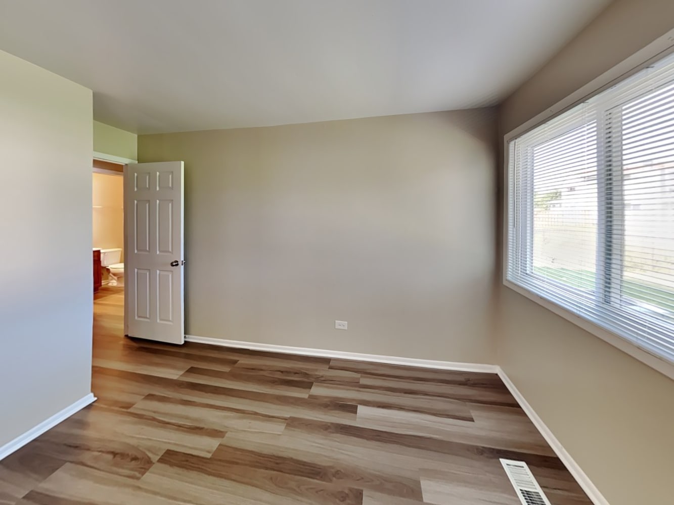 6791 Red Wing Dr, Woodridge photo 9
