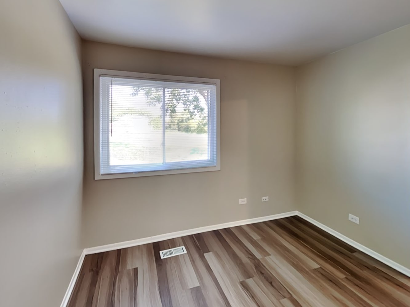 6791 Red Wing Dr, Woodridge photo 10
