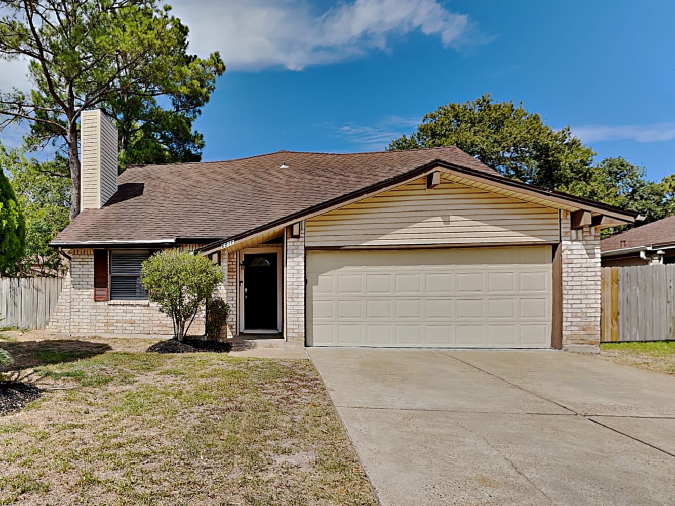 Front of 6810 Huntbrook Dr, Spring, TX