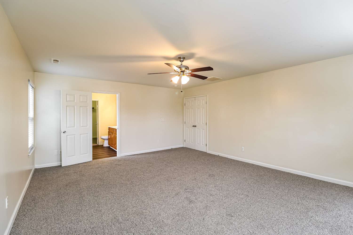 6821 Thistle Down Dr, Harrisburg photo 13
