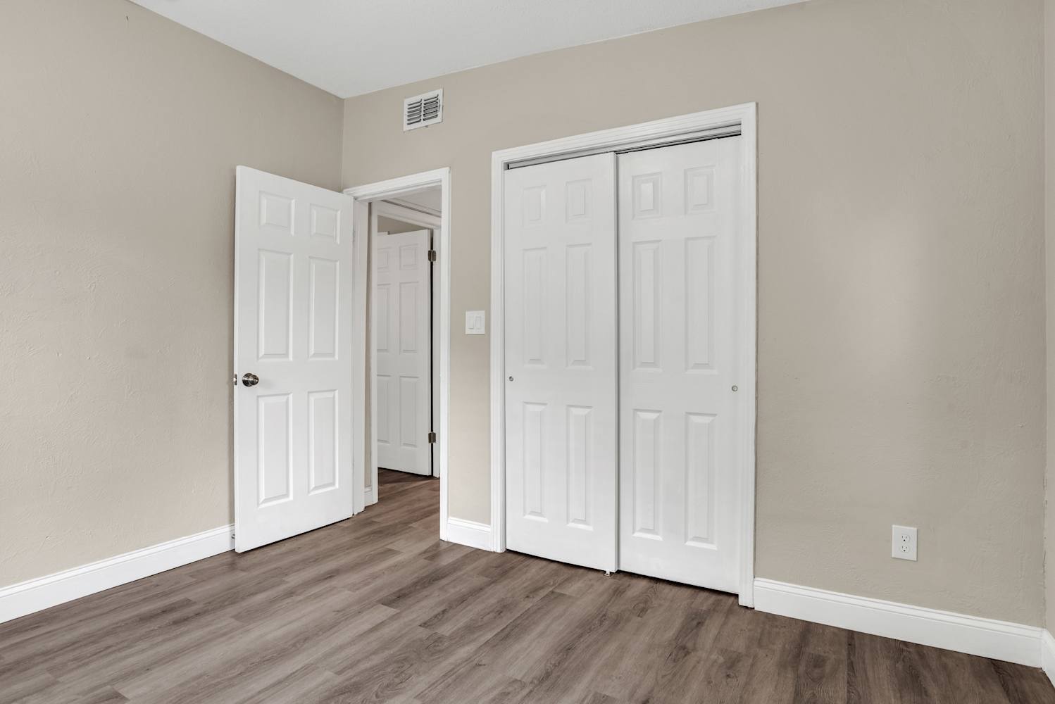 6825 Ambassador Dr, Orlando photo 13