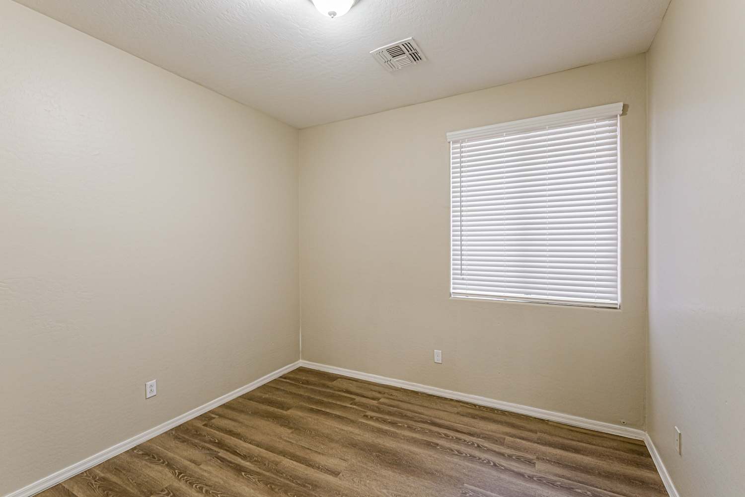 6826 S 30th Ln, Phoenix photo 13