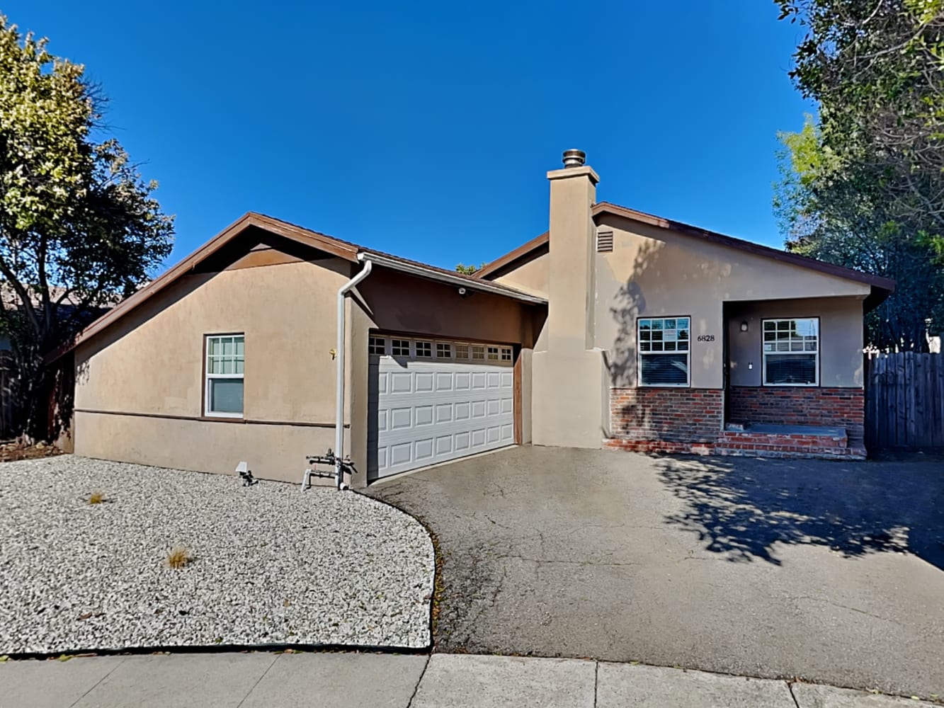 Front of 6828 Nevada Ave, Canoga Park, CA