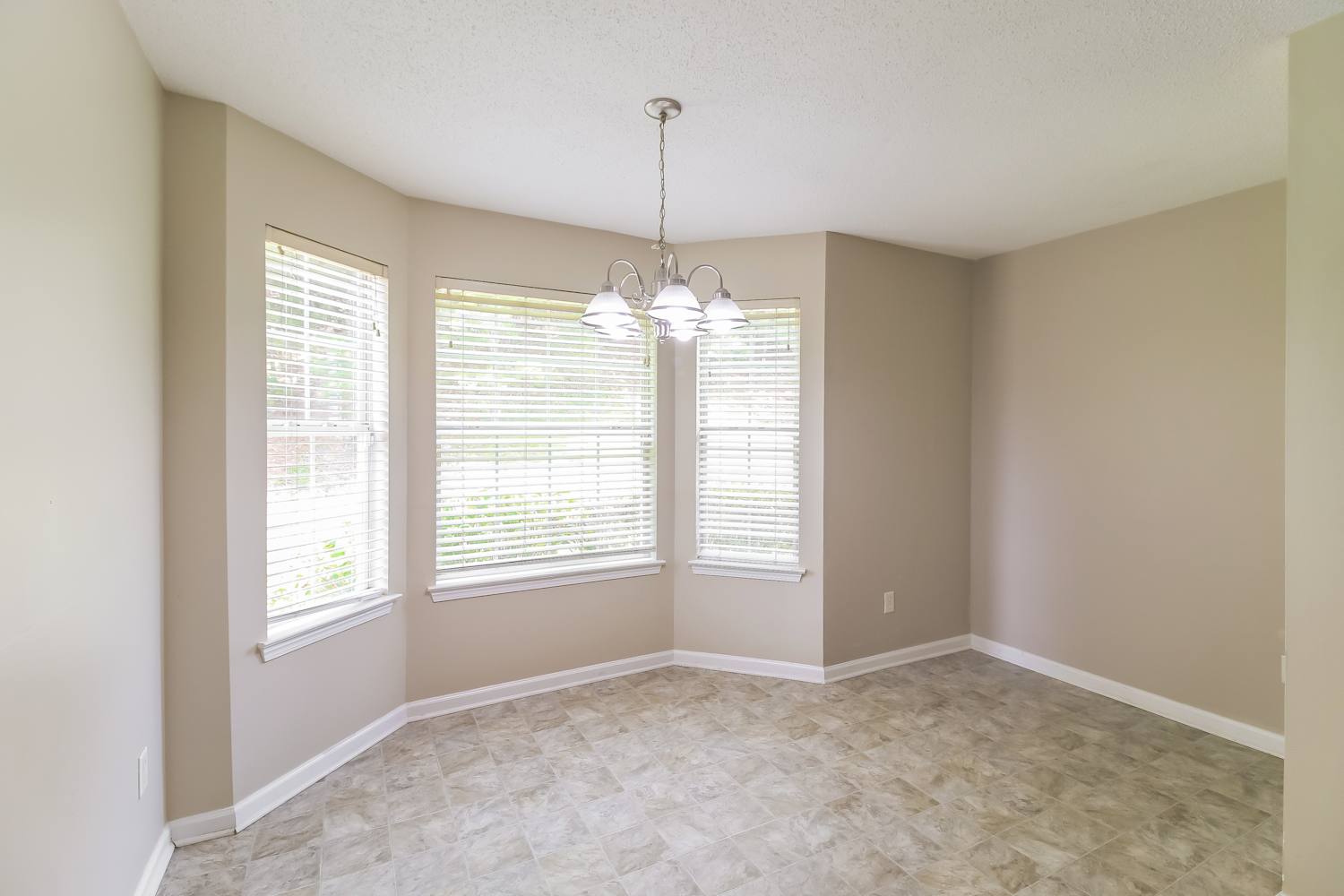 6853 Fireside Ln, Atlanta photo 6
