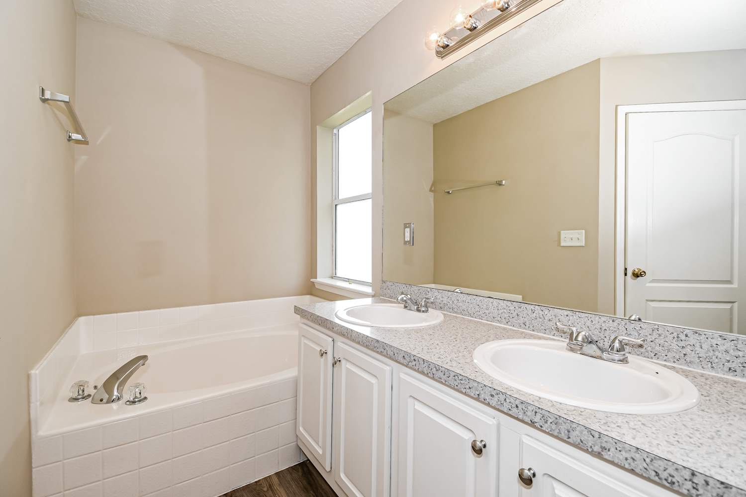 6886 Wall Springs Dr, Jacksonville photo 10