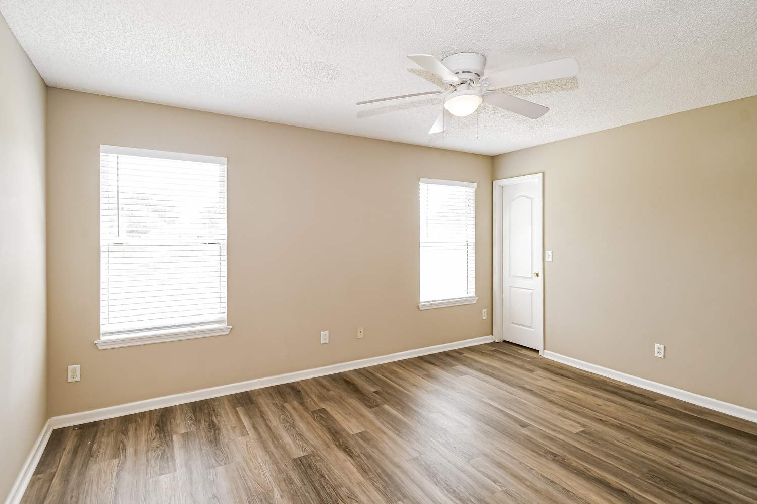 6886 Wall Springs Dr, Jacksonville photo 8