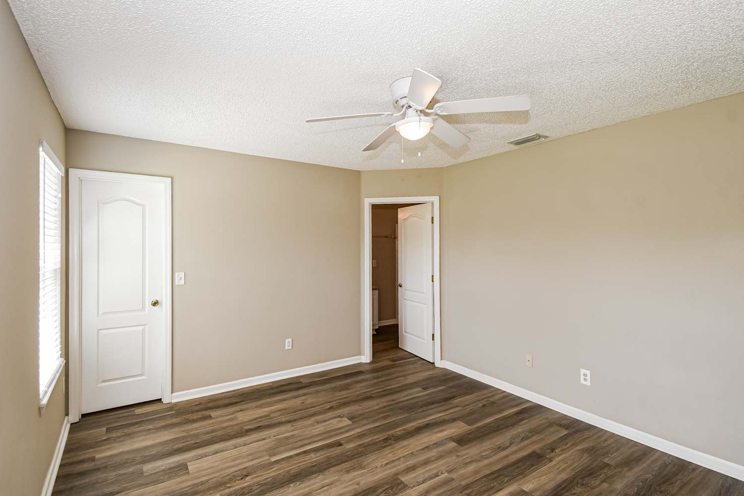 6886 Wall Springs Dr, Jacksonville photo 9
