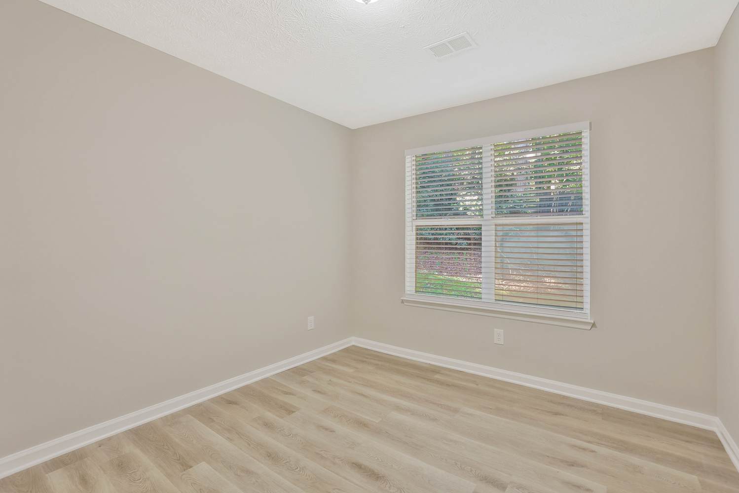 690 Greenhedge Dr, Stone Mountain photo 9