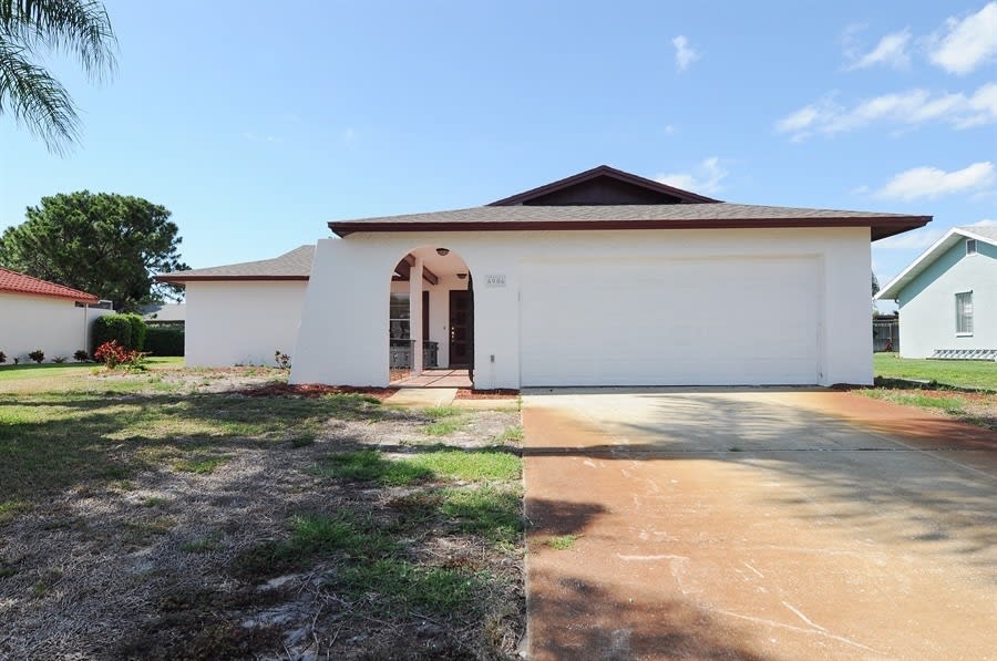 Front of 6906 20th Ave W, Bradenton, FL