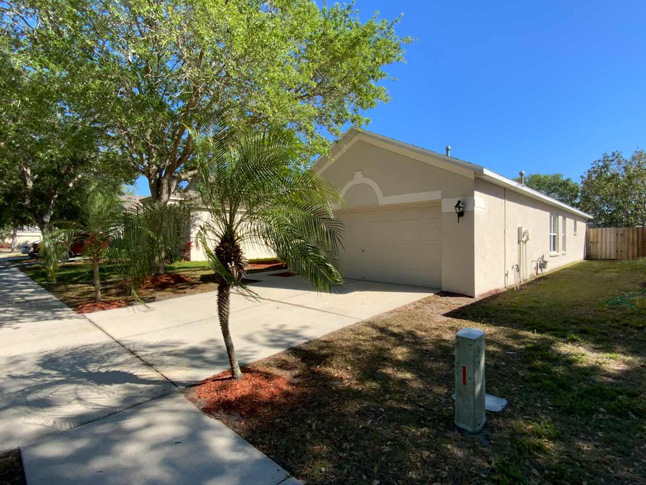 Front of 6911 Monarch Park Dr, Apollo Beach, FL