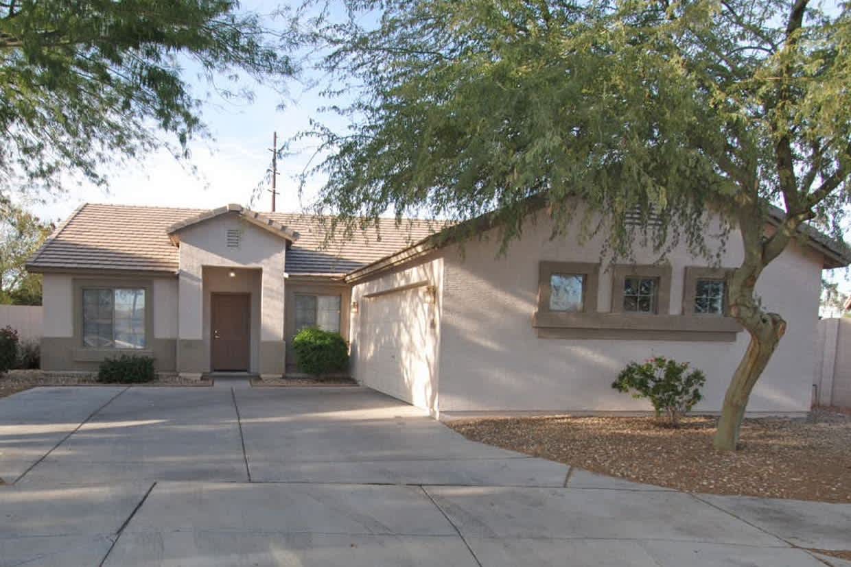 Front of 6926 S 14th Dr, Phoenix, AZ