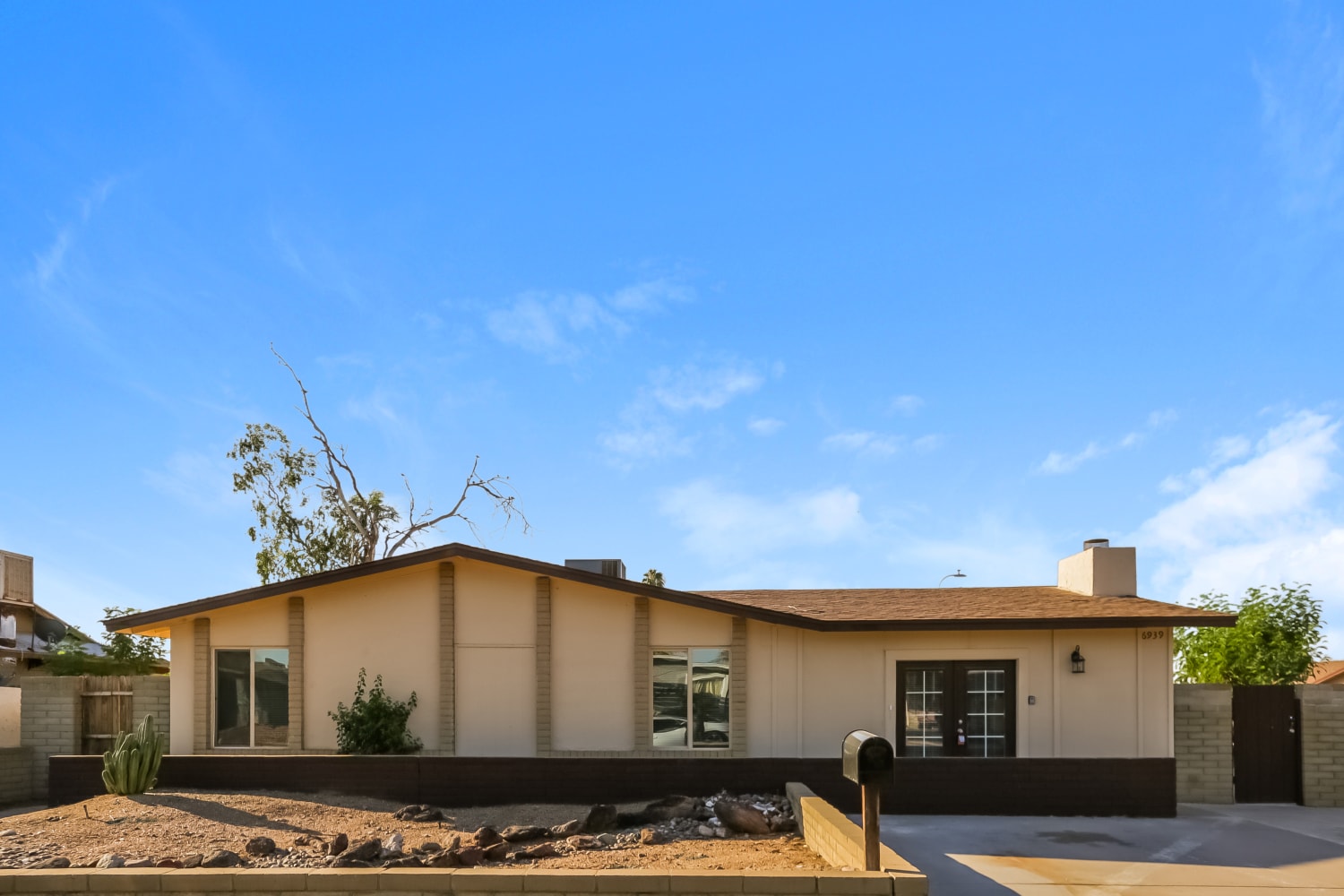 Front of 6939 W San Miguel Ave, Glendale, AZ