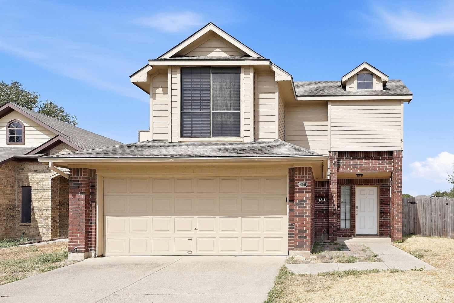 Front of 6941 Brixham Dr, North Richland Hills, TX