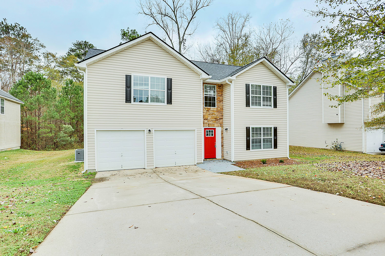 Front of 6943 Foxmoor Way, Douglasville, GA