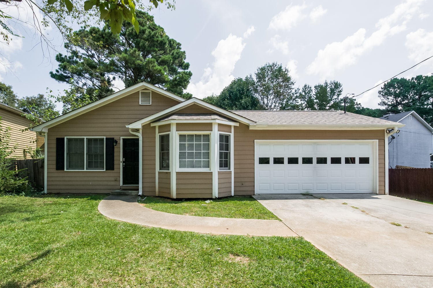 Front of 700 Carriage Ln, Lawrenceville, GA