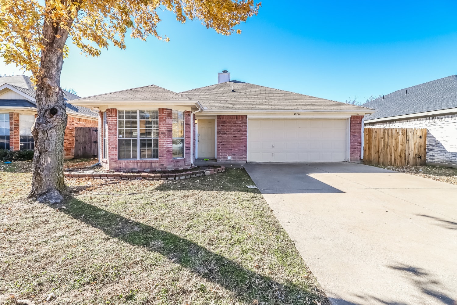 Front of 7006 Stetter Dr, Arlington, TX