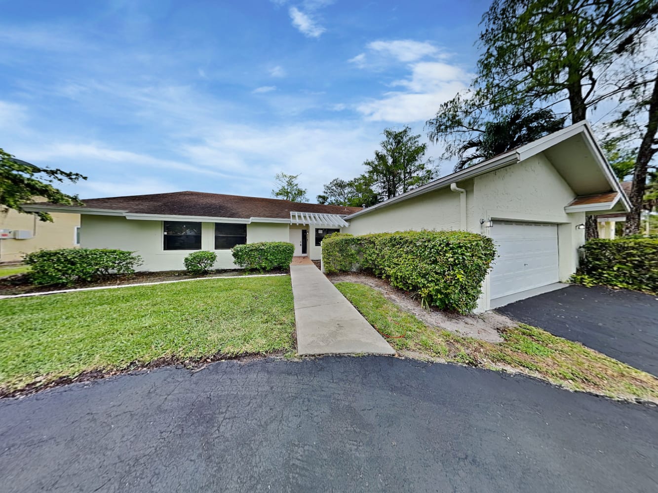 Front of 7010 NW 49th Pl, Lauderhill, FL
