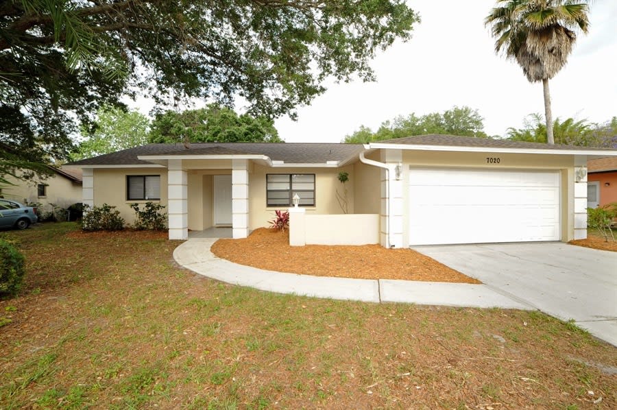 Front of 7020 13th St E, Sarasota, FL