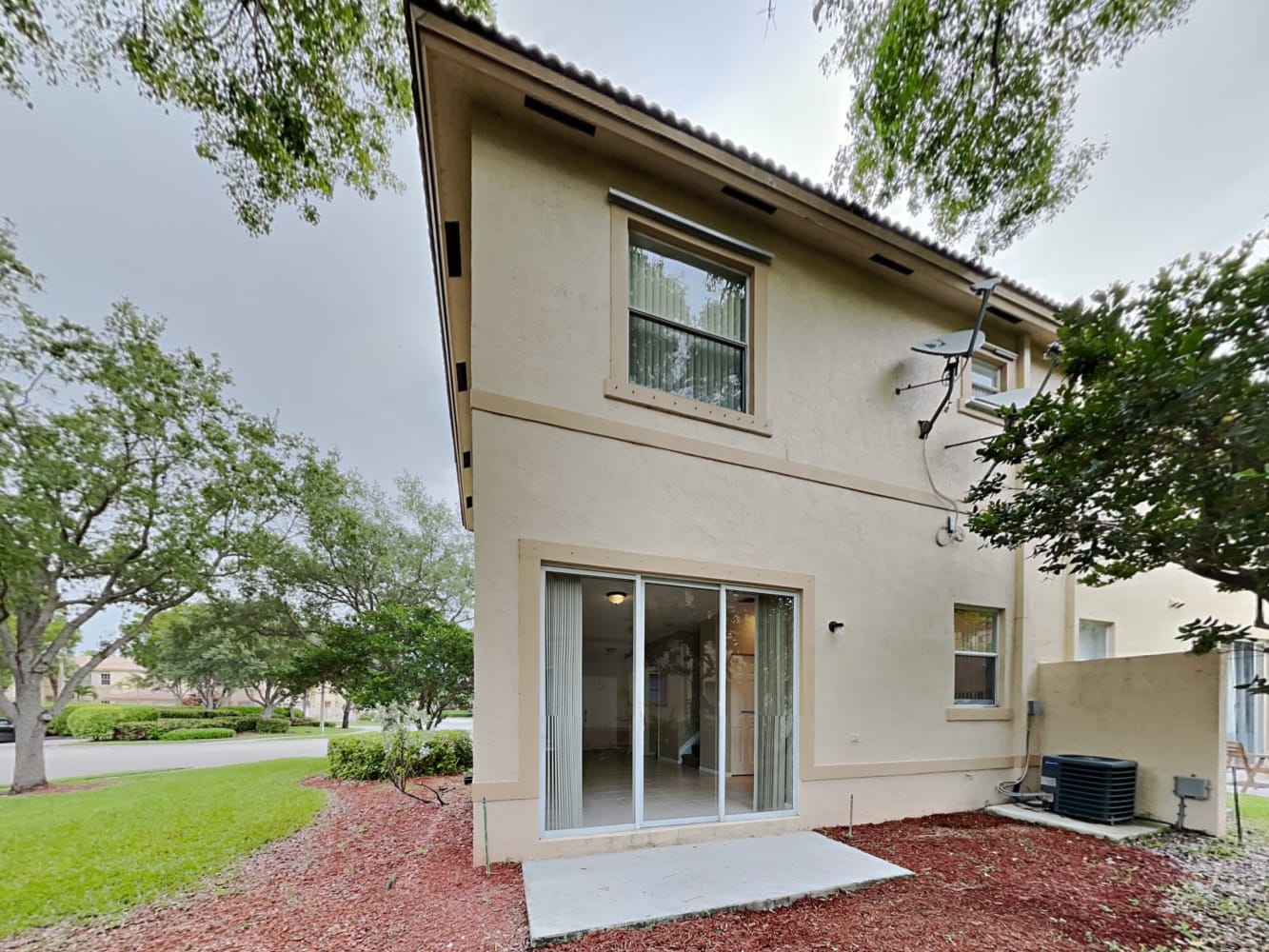 703 NW 170th Ter, Pembroke Pines photo 17
