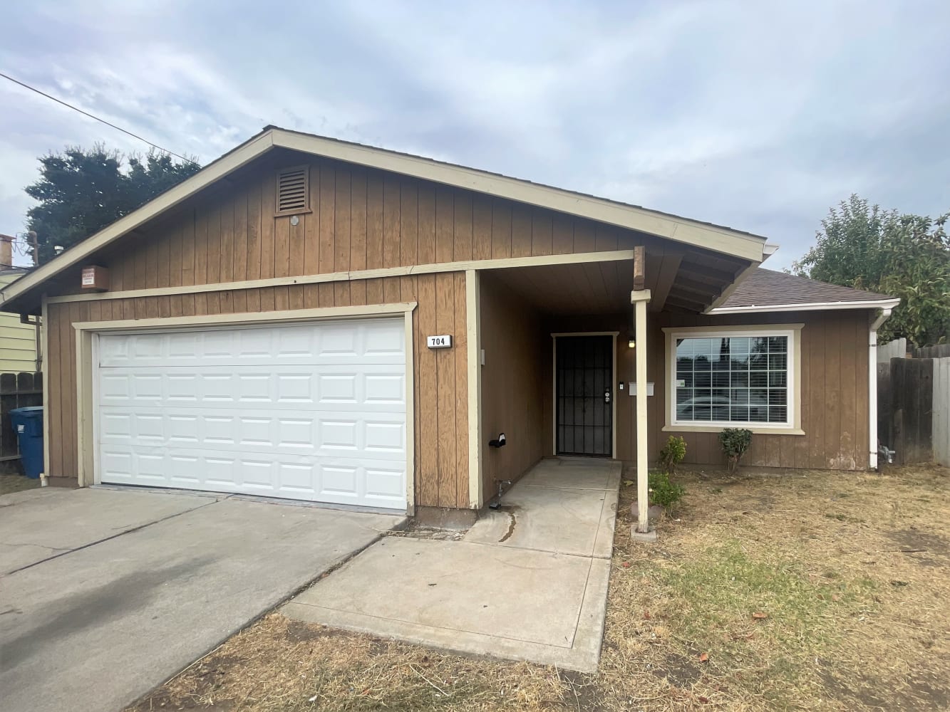Front of 704 W 11th St, Antioch, CA