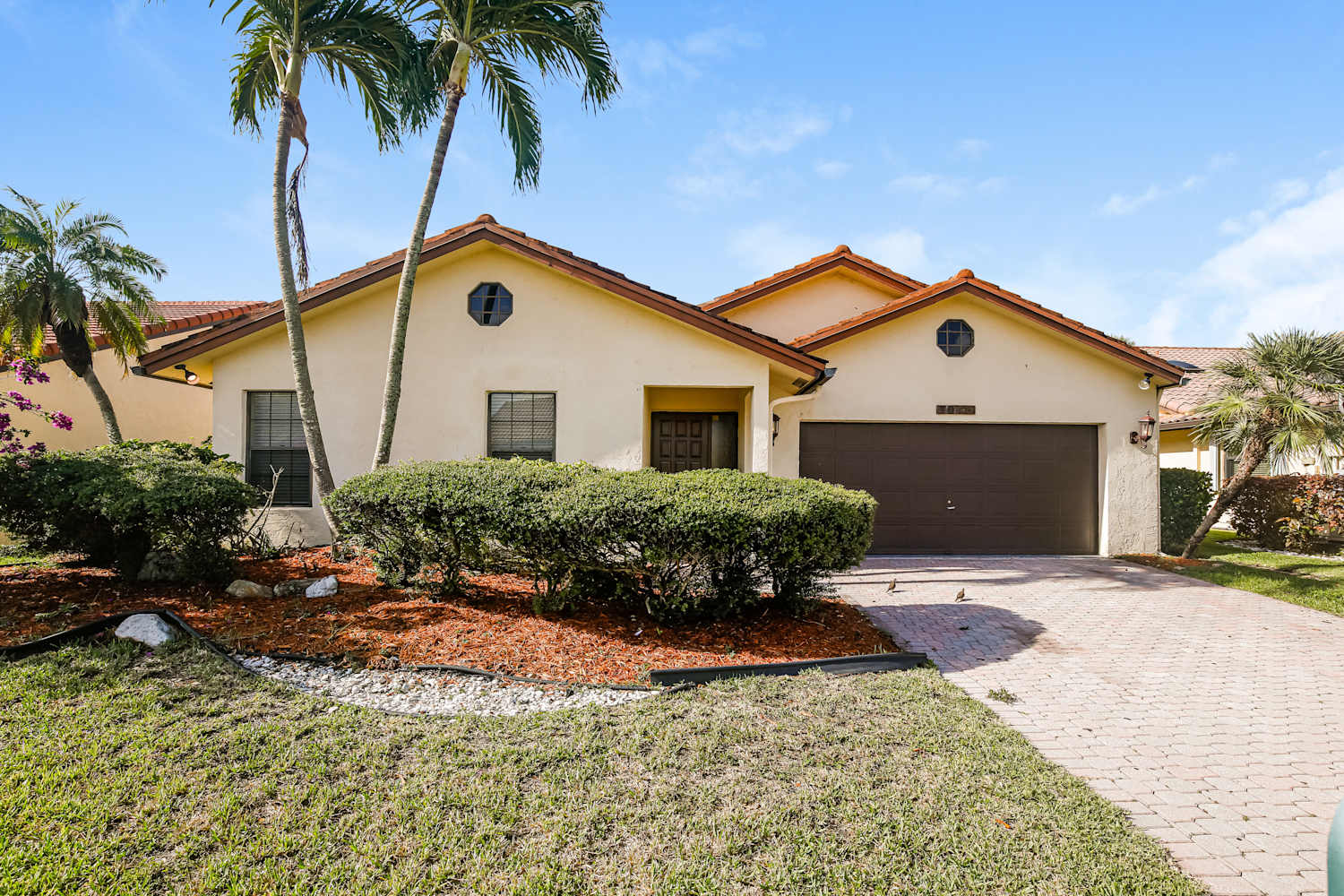Front of 7045 Golf Pointe Cir, Tamarac, FL