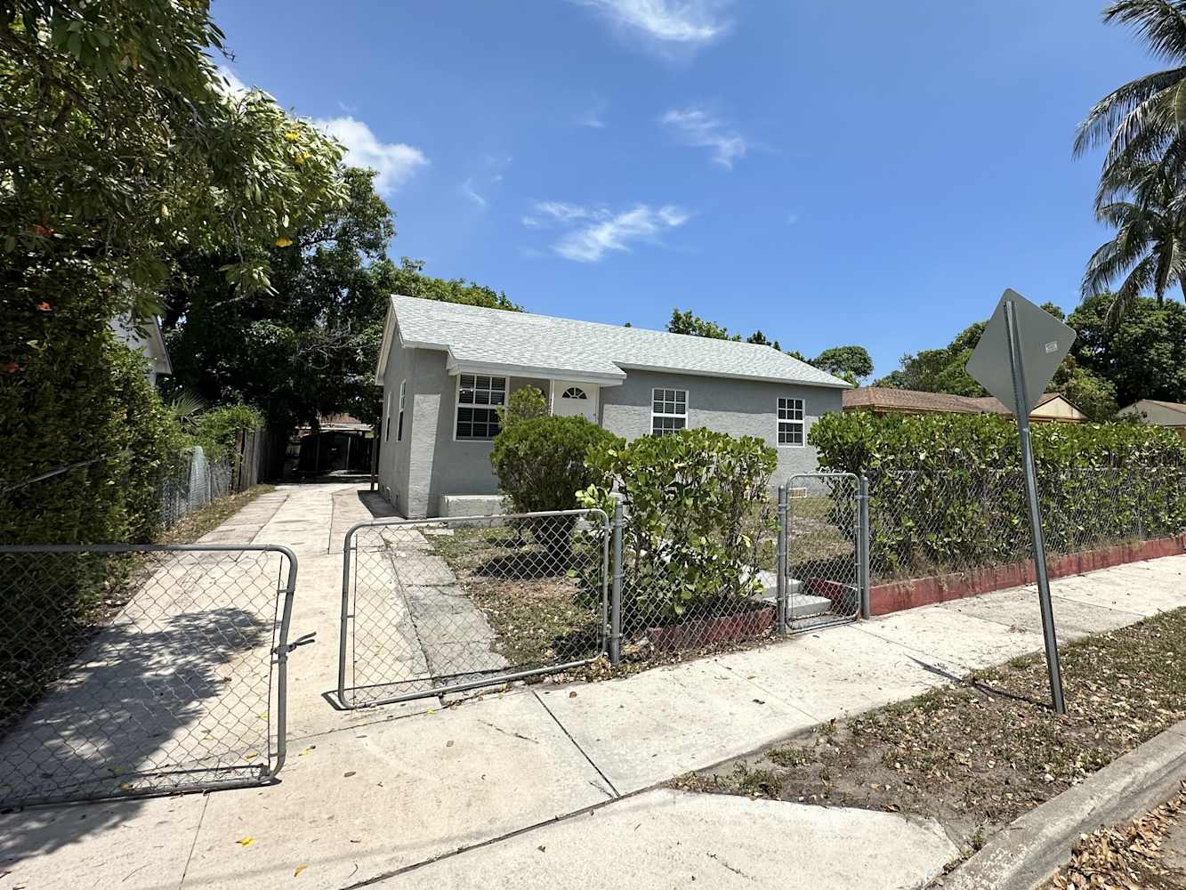 Front of 707 40Th St, Palm Beach, FL