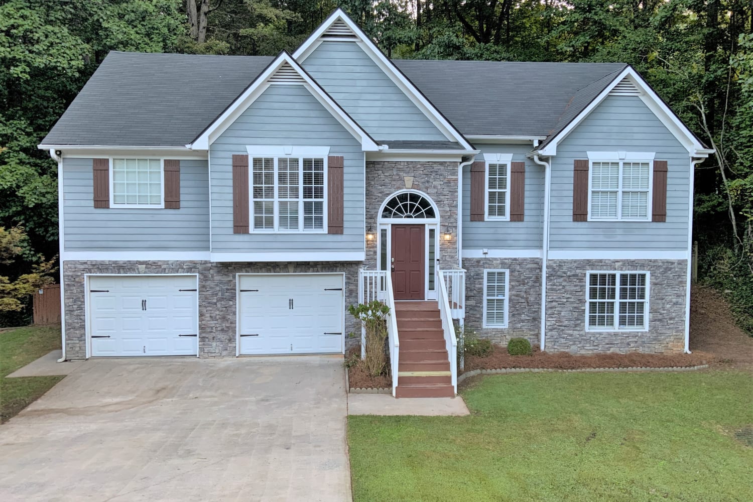 Front of 709 Hearthstone Xing, Woodstock, GA