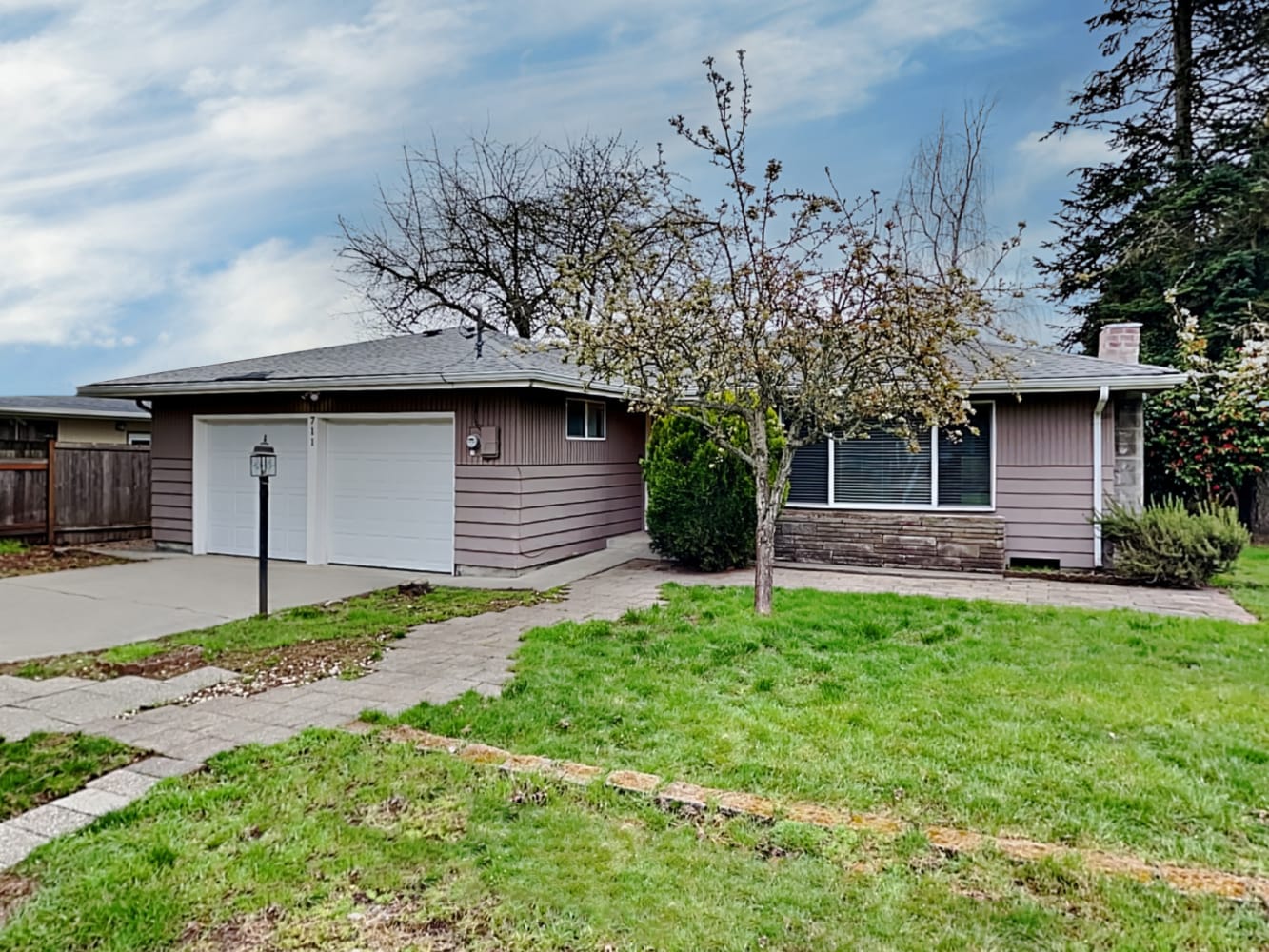 Front of 711 17th Street Pl NW, Puyallup, WA