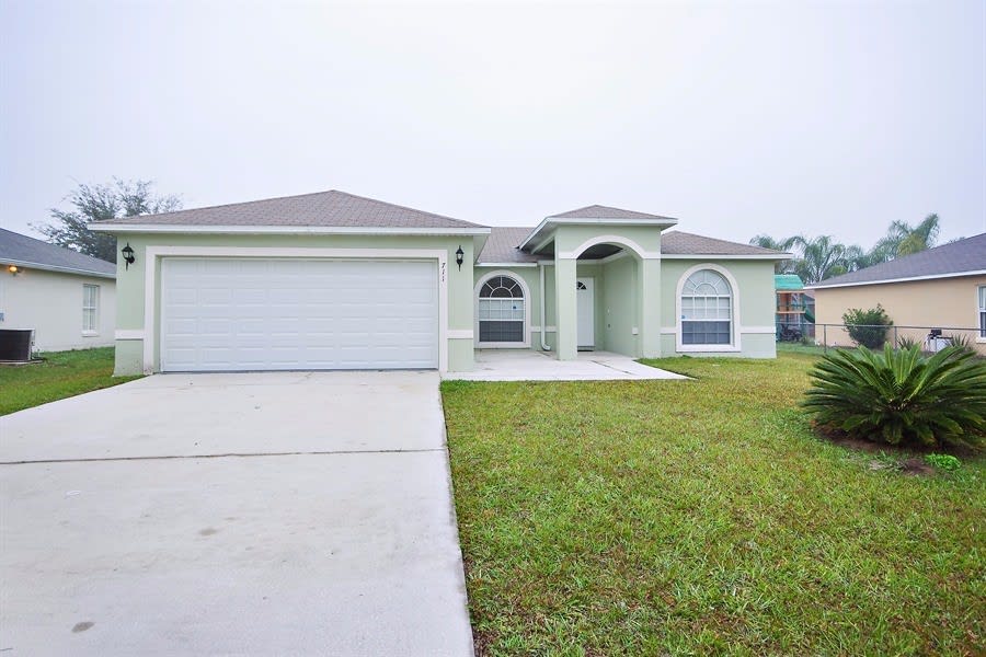 711 Hawk Ln, Kissimmee photo 1