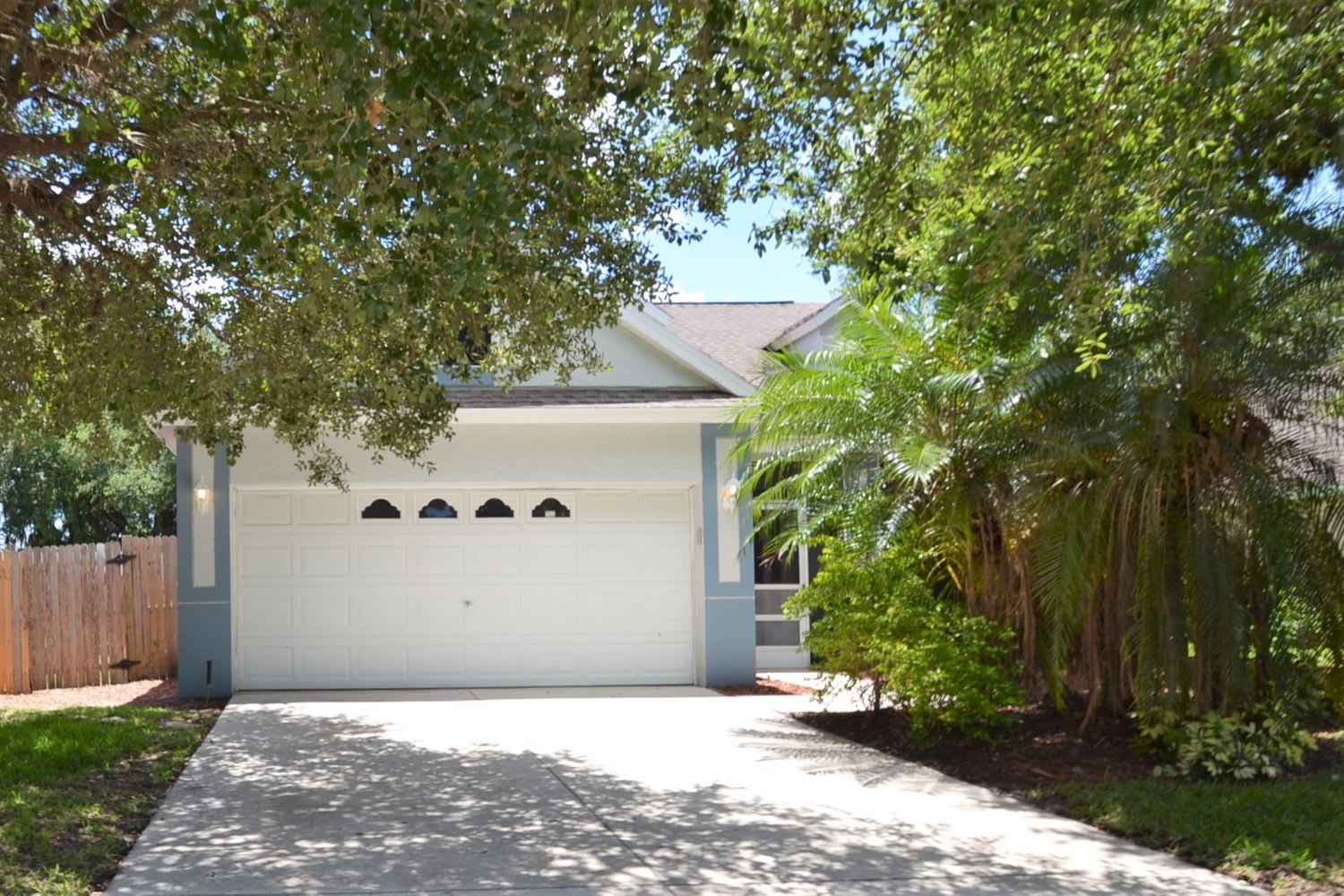 Front of 7122 50th Ave E, Palmetto, FL