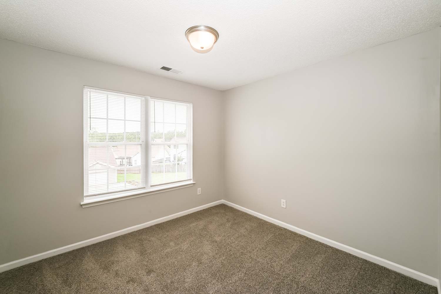 7122 Lowen Rd, Charlotte photo 12